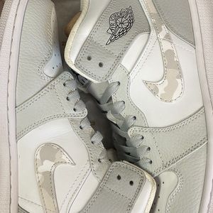 Air Jordan 1 Mid - never worn